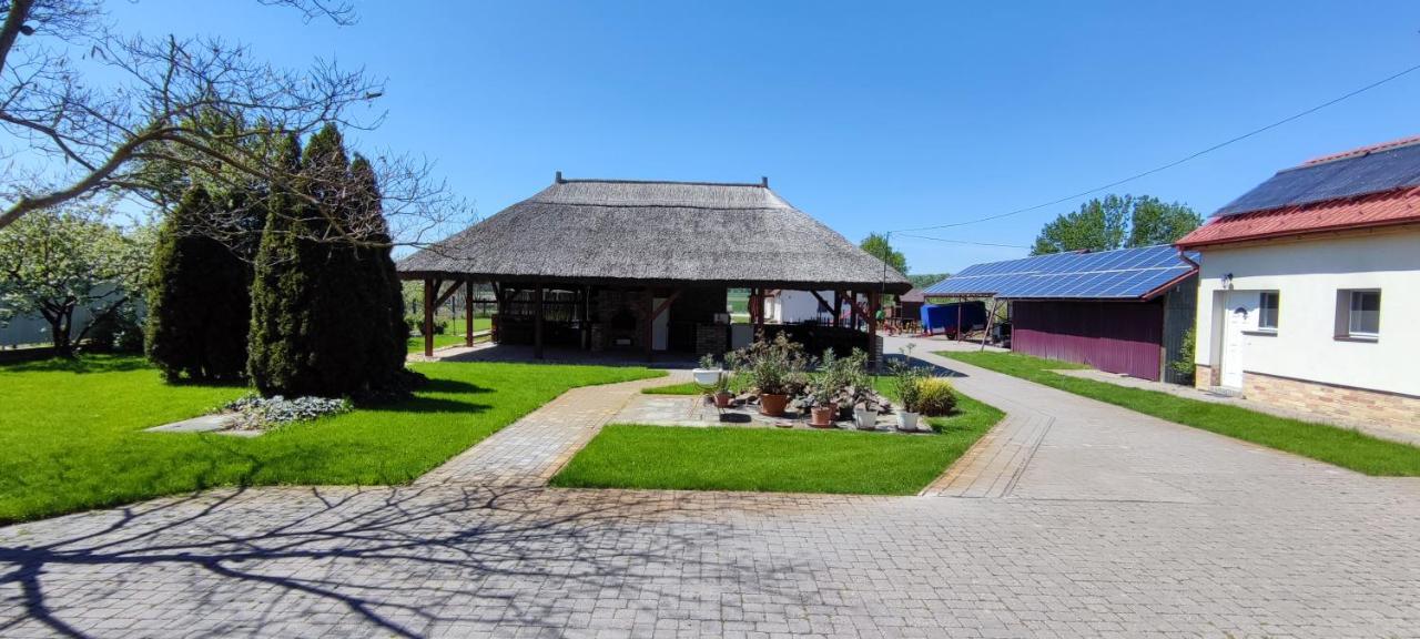 Village Garden Family Guest House Tiszakanyár Exterior foto